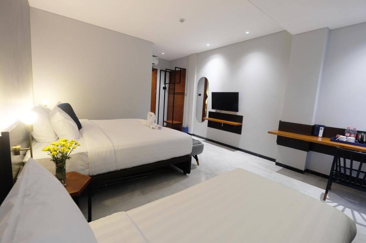 Hotel Youstay Semarang Bagian luar foto