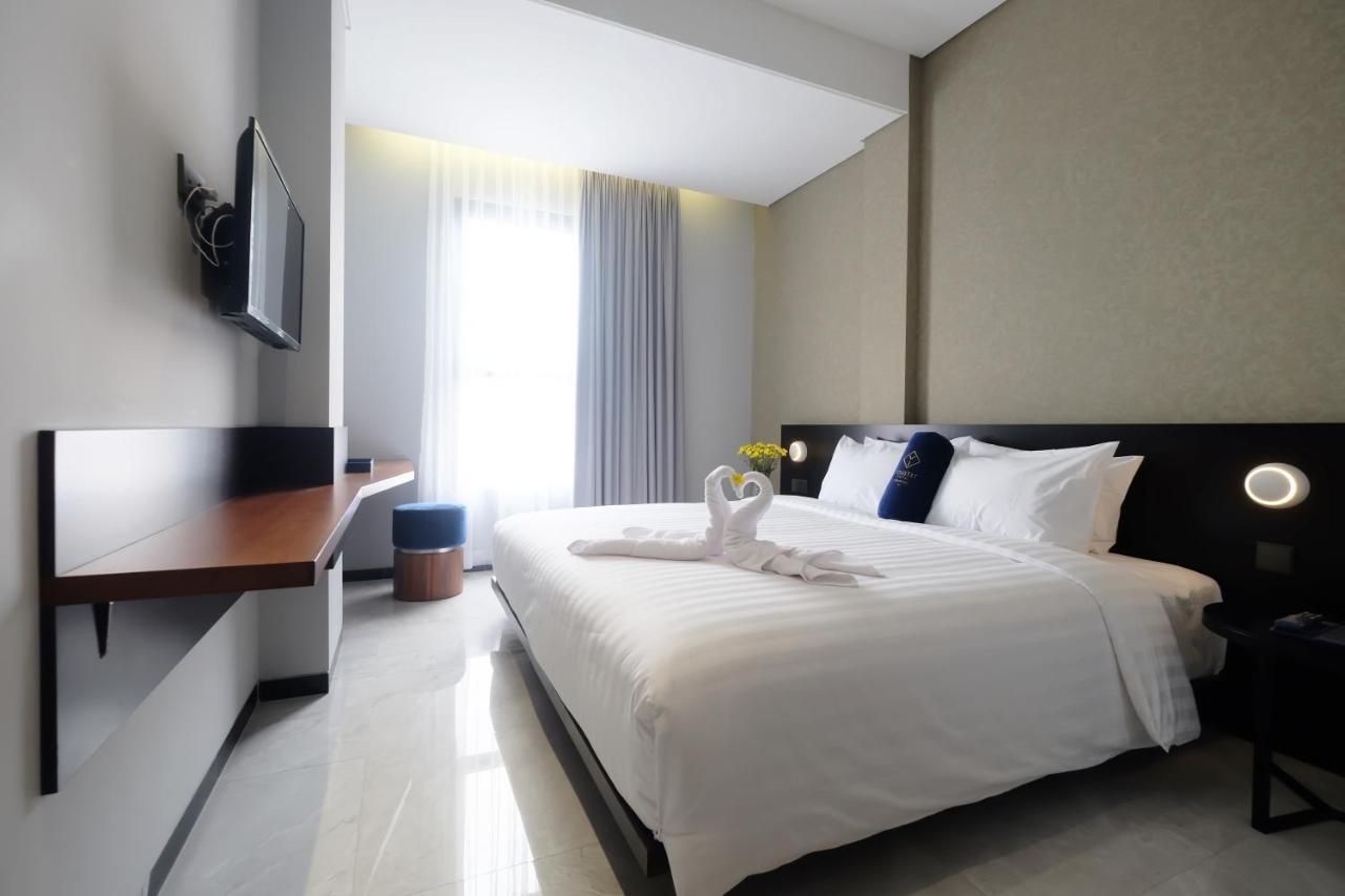 Hotel Youstay Semarang Bagian luar foto