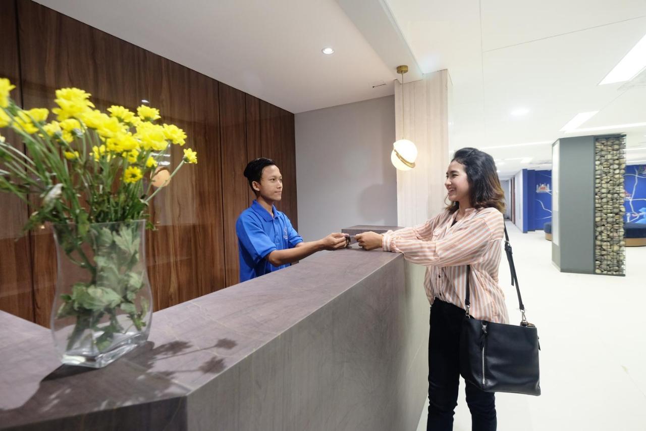 Hotel Youstay Semarang Bagian luar foto