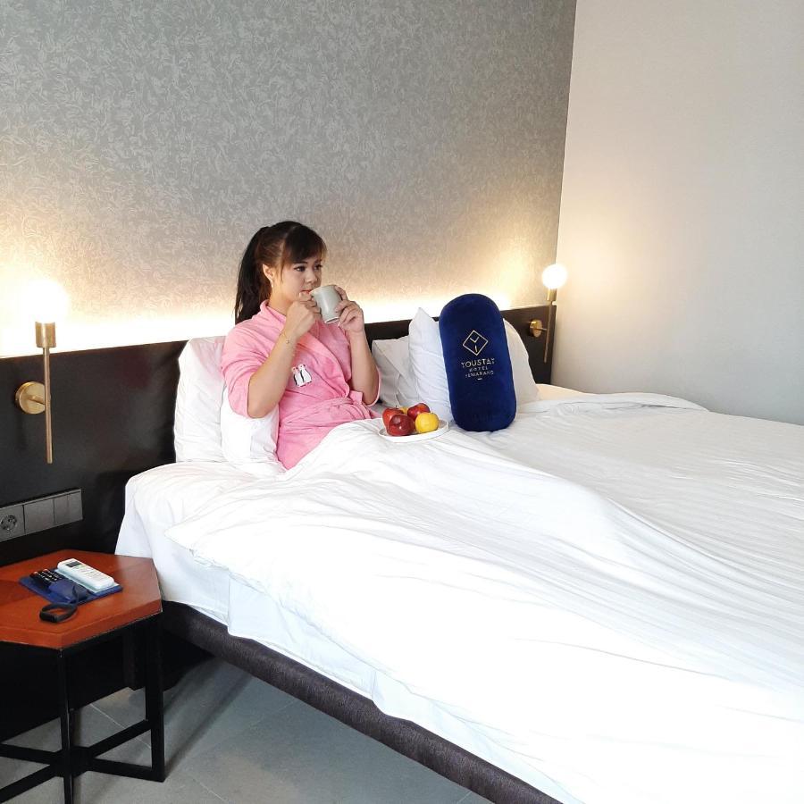 Hotel Youstay Semarang Bagian luar foto