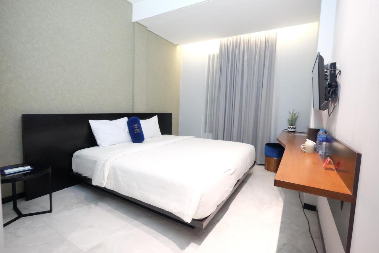 Hotel Youstay Semarang Bagian luar foto