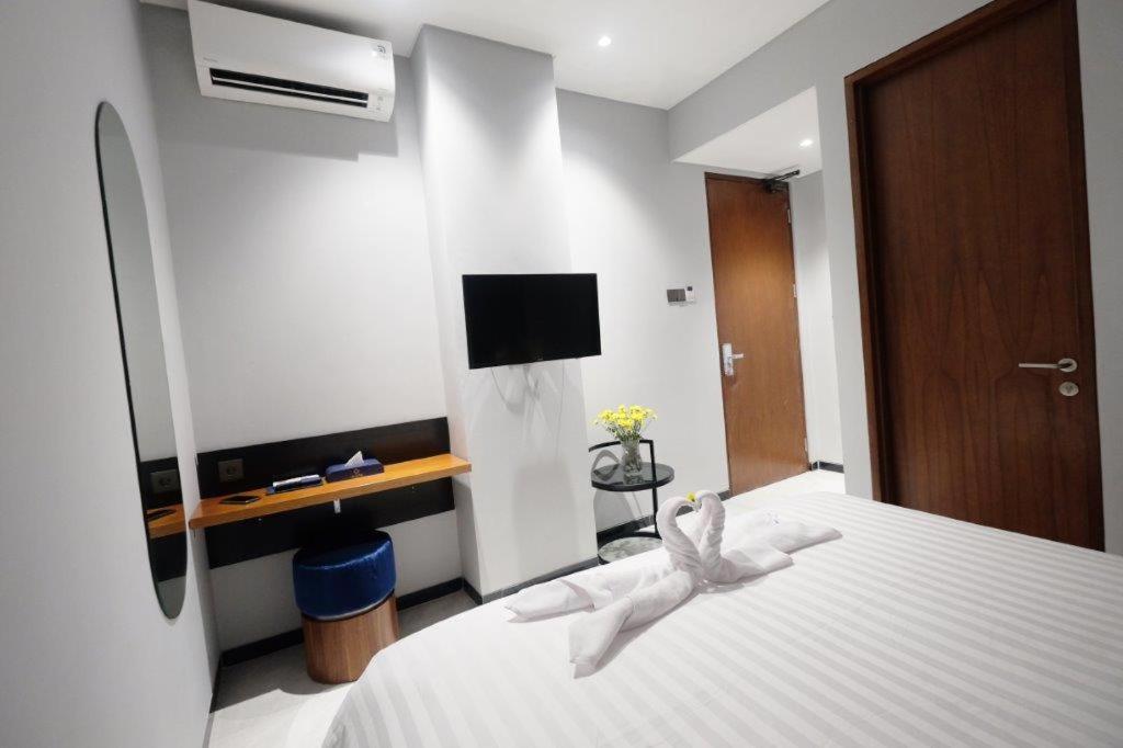 Hotel Youstay Semarang Bagian luar foto