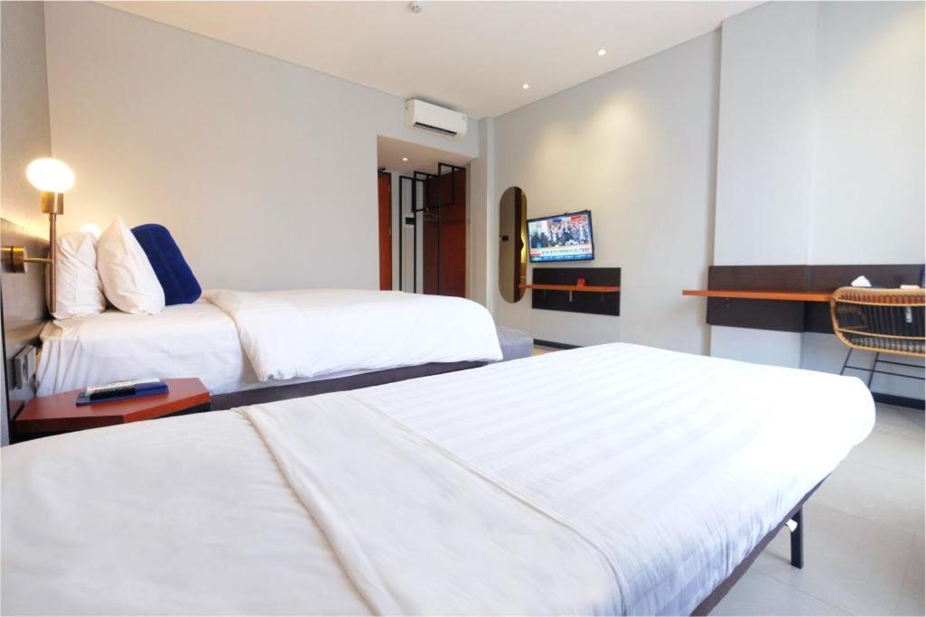 Hotel Youstay Semarang Bagian luar foto