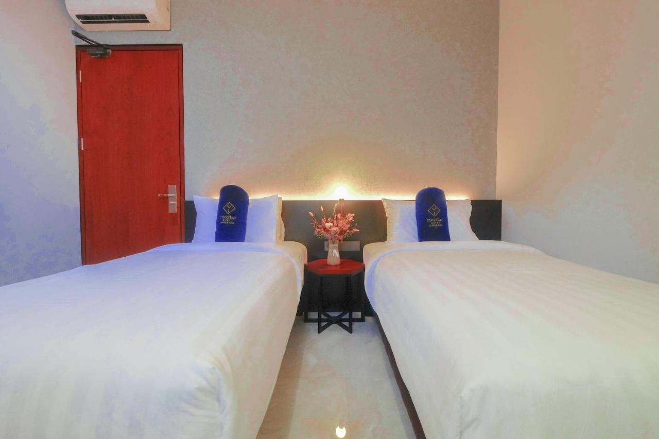 Hotel Youstay Semarang Bagian luar foto