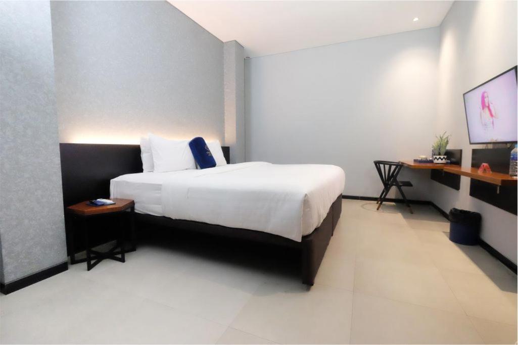 Hotel Youstay Semarang Bagian luar foto